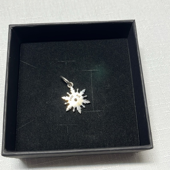 Pandora DISNEY Frozen Snowflake Pendant Charm Sterling Silver CZ. New - Picture 5 of 5